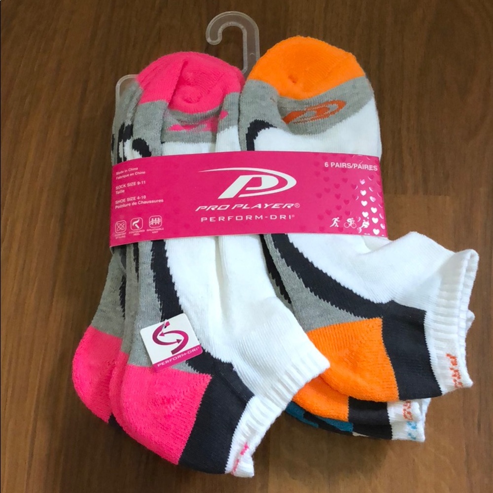 SALE NWT Pro Player Perform Dri Socks